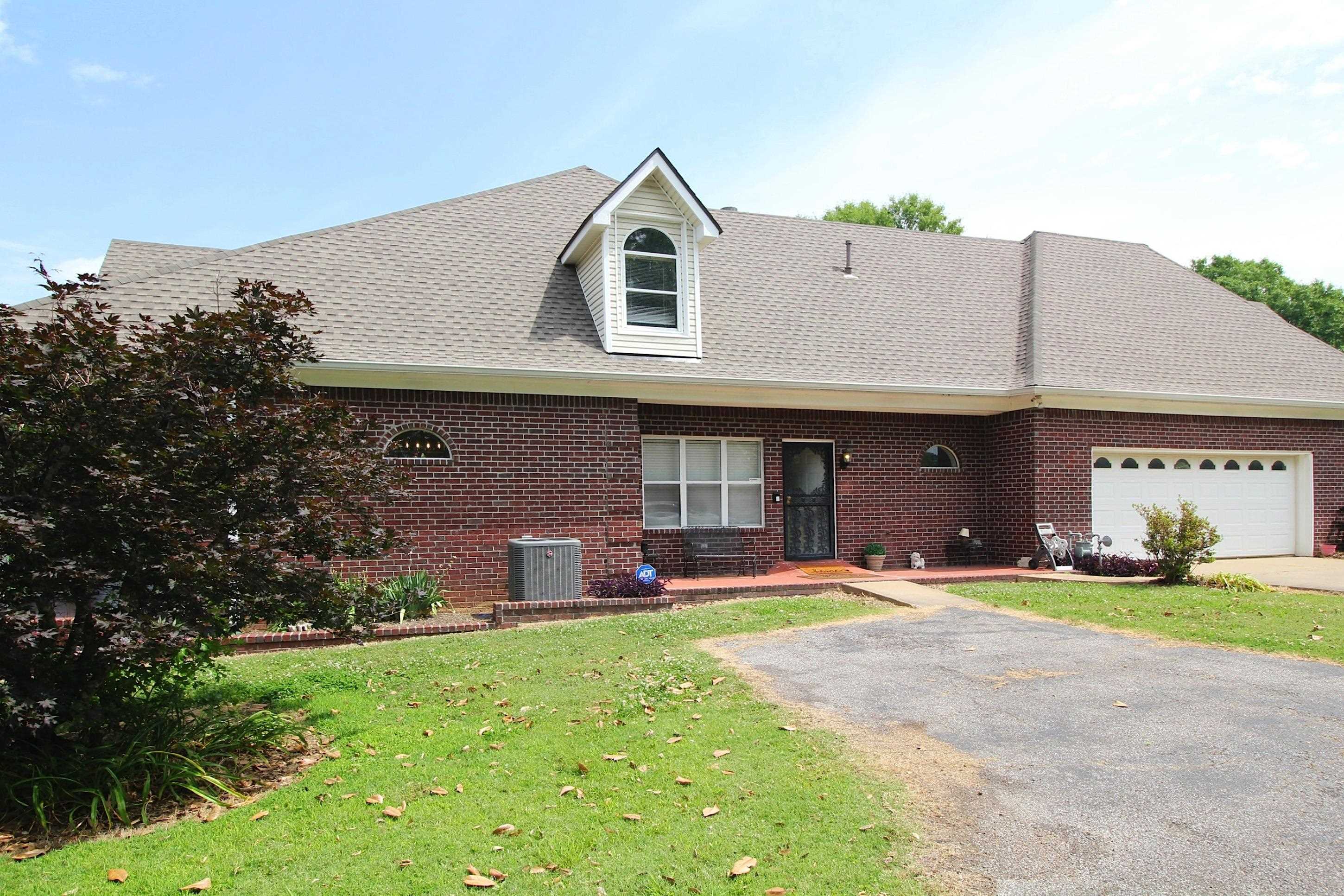 2550 North Reid Hooker Road Eads, TN 38028 - Photo 3 of 32 a front view of a house with a yard and garage