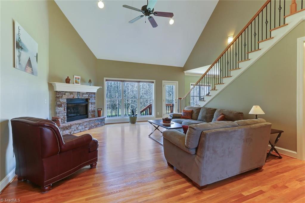 7085 Lanier Road Summerfield, NC 27358 - Photo 6 of 30 Great room with vaulted ceilings
