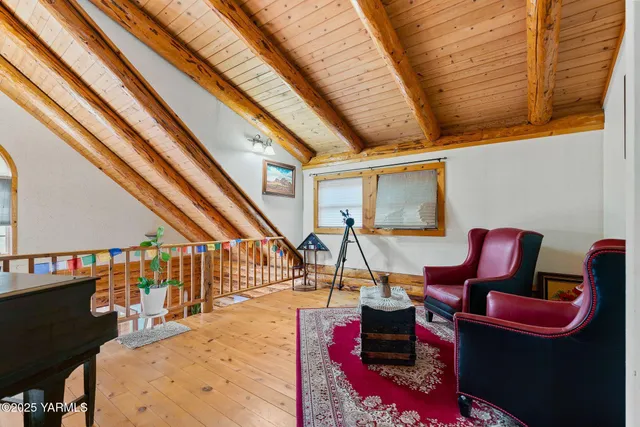 a view of an outdoor space