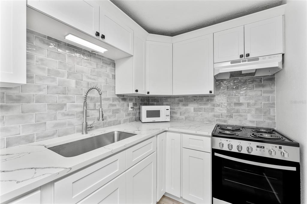 470 South McCall Road, Unit 10 Englewood, FL 34223 - Photo 17 of 57