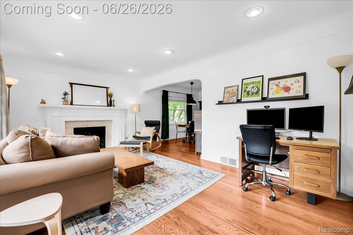 1179 Hampton Road Grosse Pointe, MI 48236 - Photo 3 of 37 05-1179 Hampton Rd_4.jpg