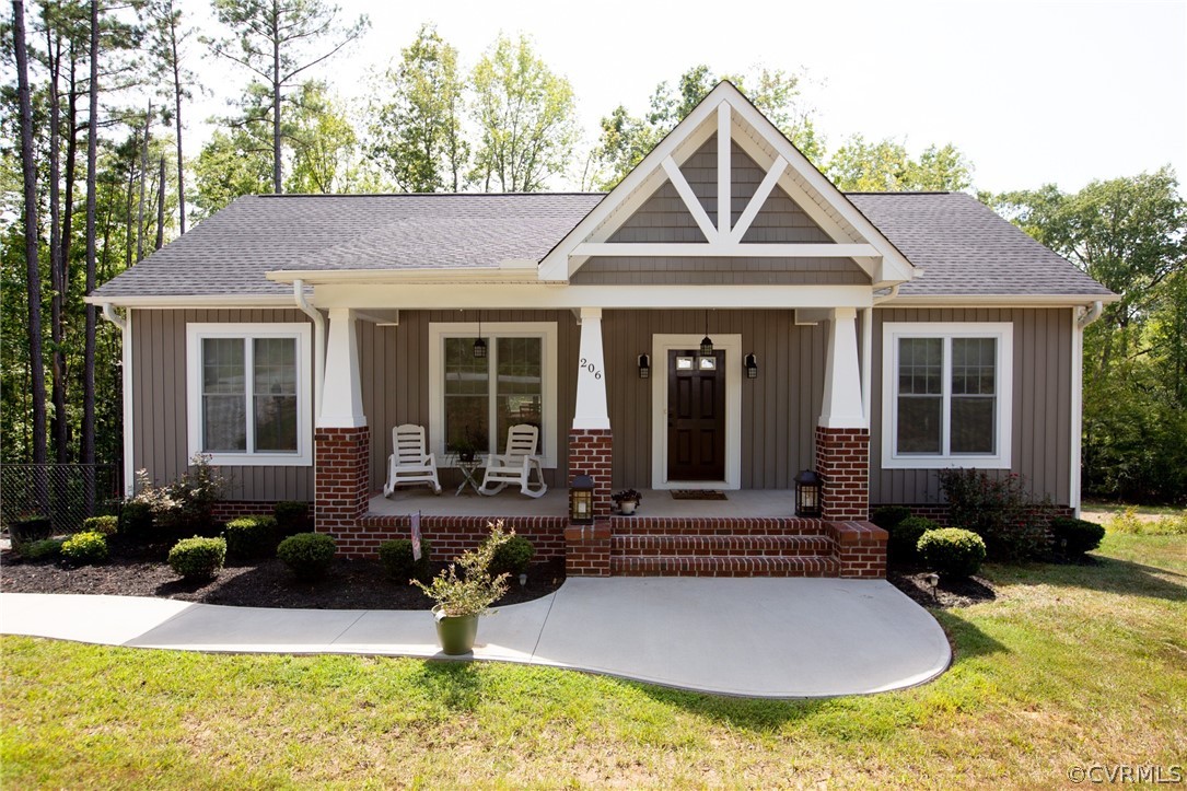 206 Thomas Circle Farmville, VA 23901 - Photo 1 of 40 a front view of a house with yard patio and outdoor seating