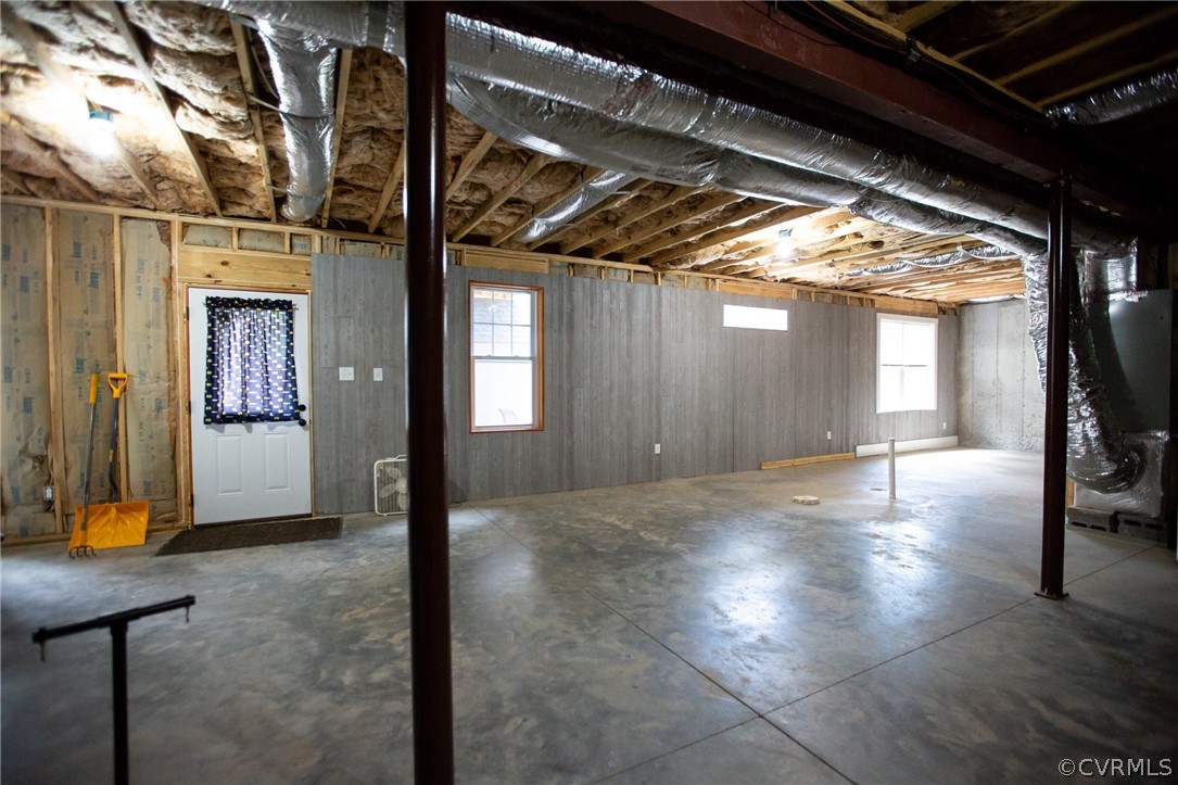 206 Thomas Circle Farmville, VA 23901 - Photo 26 of 40 a view of livingroom with hardwood