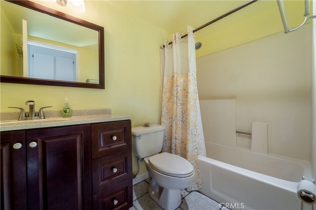 20702 El Toro Road, Unit 413 Lake Forest, CA 92630 - Photo 14 of 29 a bathroom with a toilet a sink a mirror a bathtub and vanity