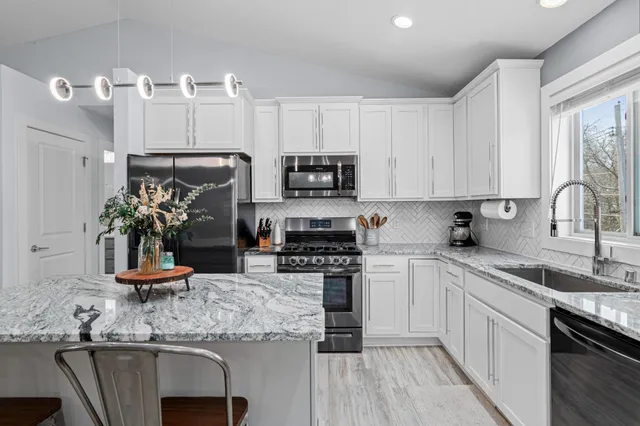 $444,900 | 3255 Indiana Avenue North, Robbinsdale, MN 55422