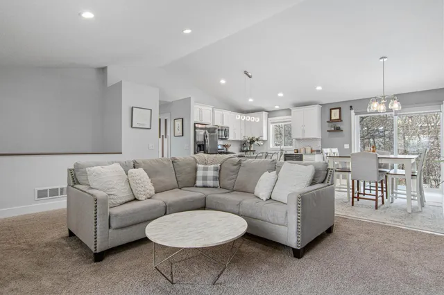 $444,900 | 3255 Indiana Avenue North, Robbinsdale, MN 55422