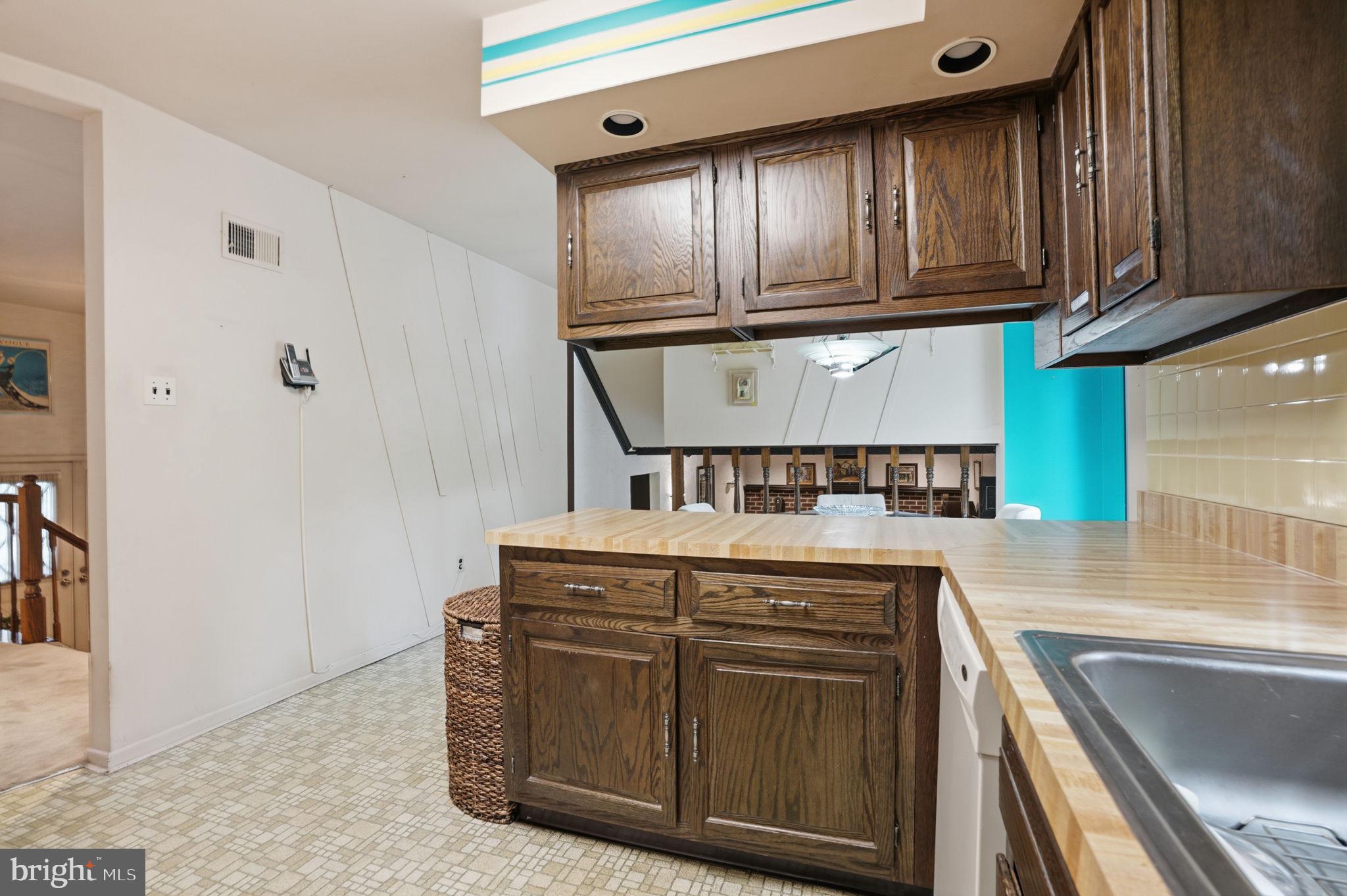 718 Bridgeview Road Feasterville-Trevose, PA 19053 - Photo 13 of 42