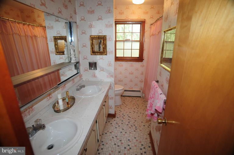 8804 Briarcroft Lane Laurel, MD 20708 - Photo 12 of 29 Bath