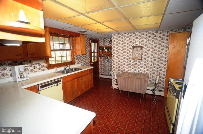 8804 Briarcroft Lane Laurel, MD 20708 - Photo 15 of 29 Kitchen