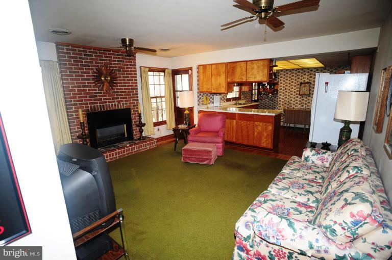 8804 Briarcroft Lane Laurel, MD 20708 - Photo 22 of 29 Family Room