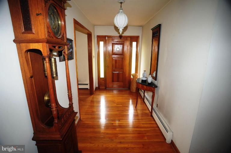 8804 Briarcroft Lane Laurel, MD 20708 - Photo 9 of 29 Foyer