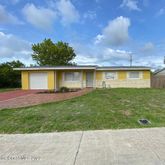 a view of a house with a backyard