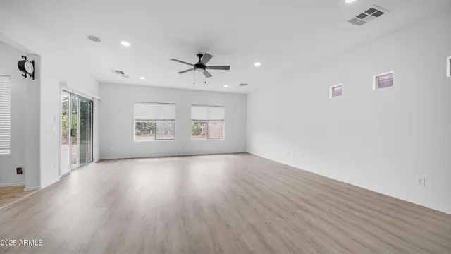 $2,750 | 5131 West El Cortez Trail, Phoenix, AZ 85083