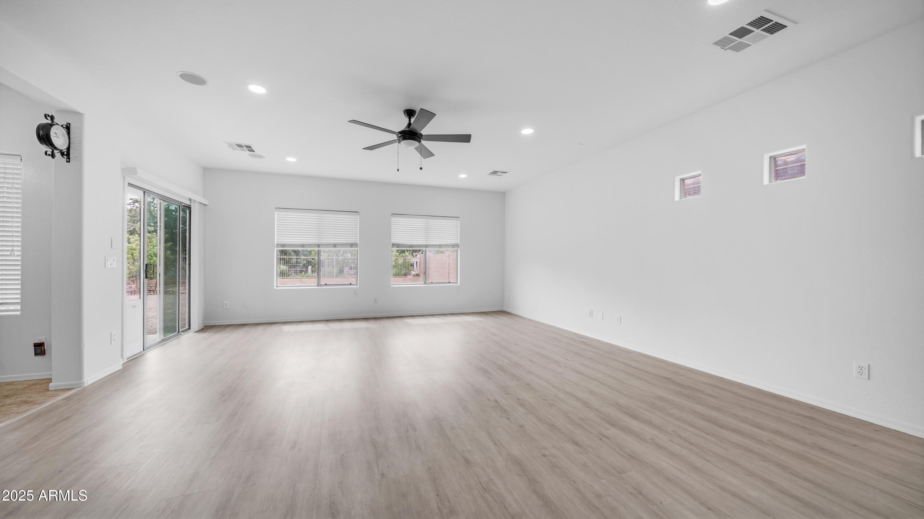 5131 West El Cortez Trail Phoenix, AZ 85083 - Photo 6 of 35 5131 W El Cortez Trl (5)