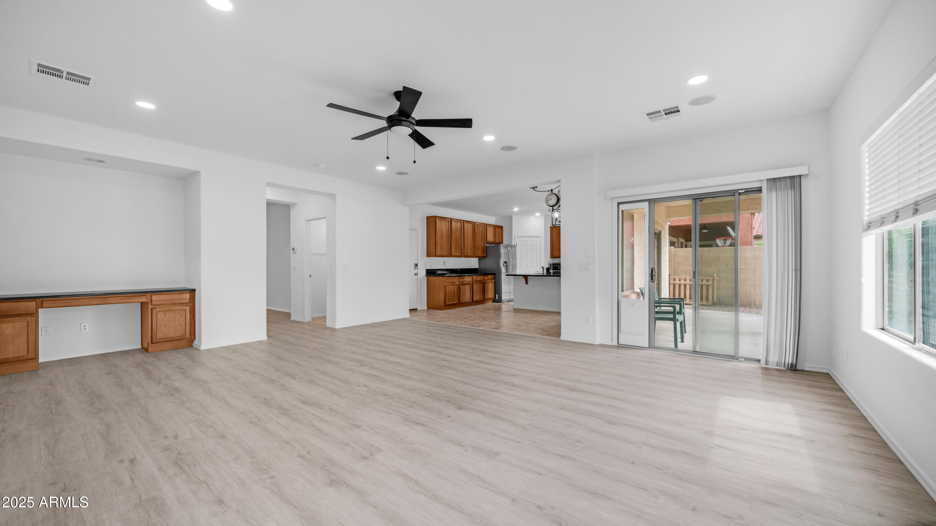 5131 West El Cortez Trail Phoenix, AZ 85083 - Photo 7 of 35 5131 W El Cortez Trl (6)