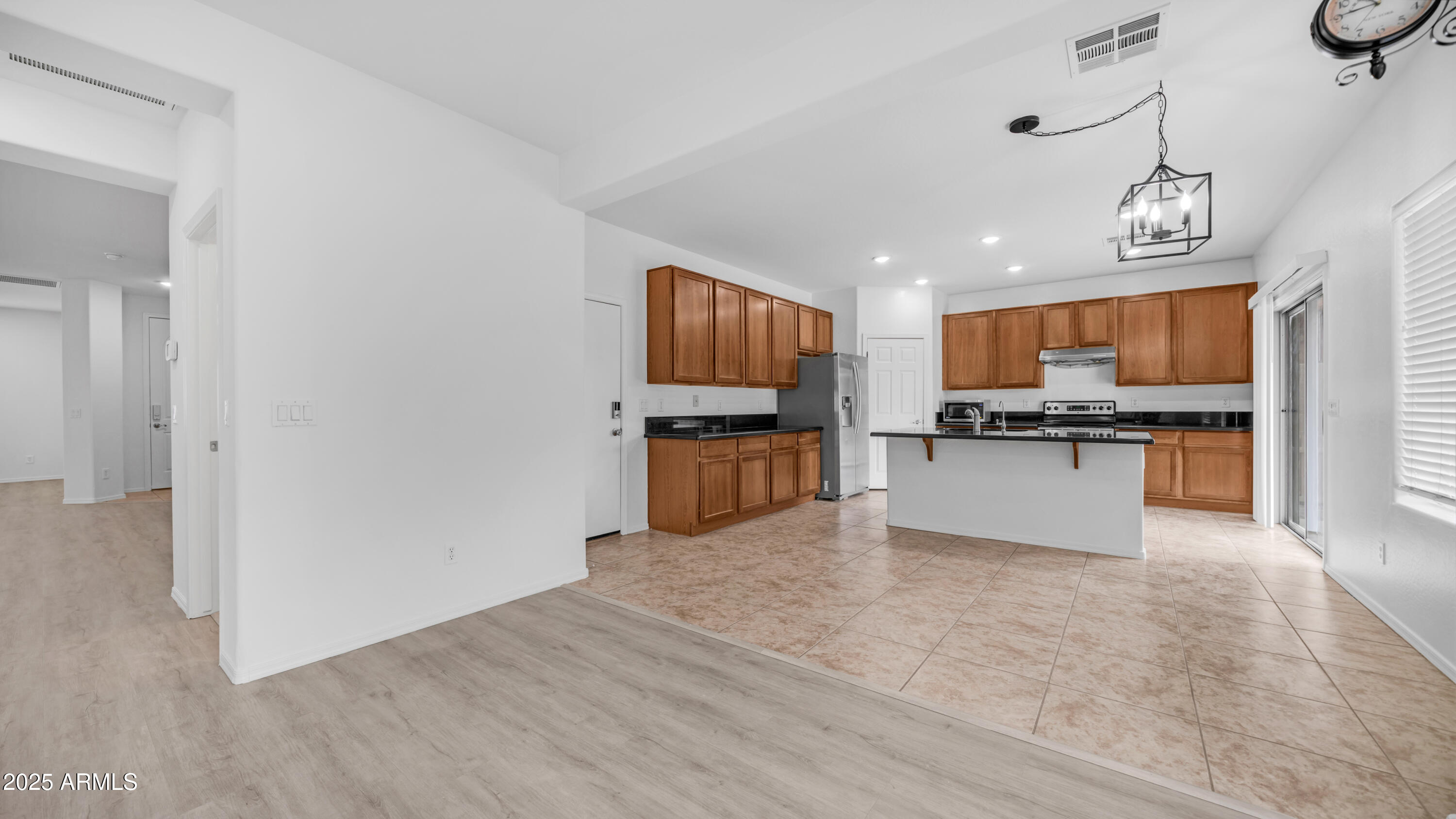 5131 West El Cortez Trail Phoenix, AZ 85083 - Photo 8 of 35 5131 W El Cortez Trl (7)