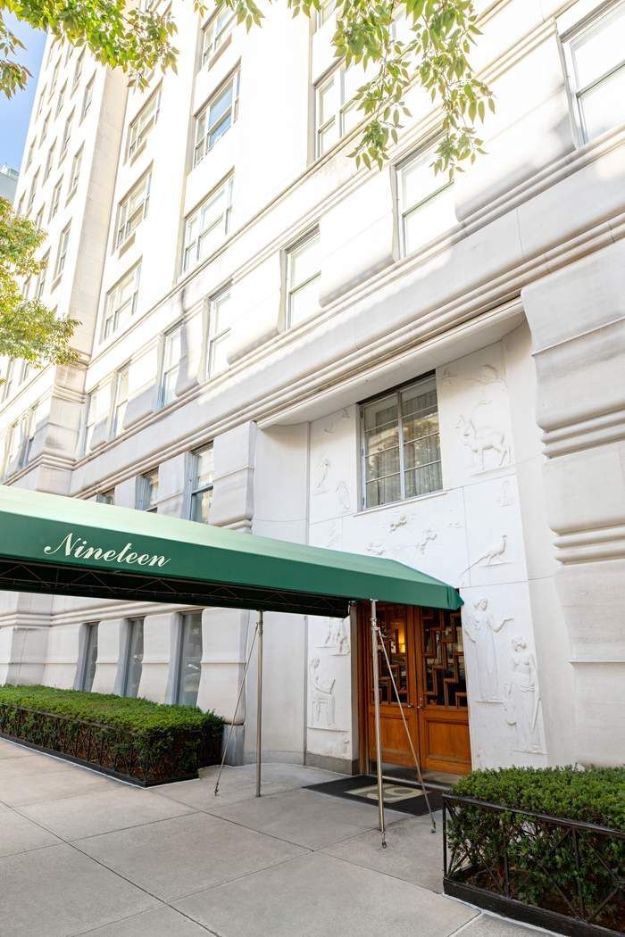 19 East 72nd Street, Unit 13C Manhattan, NY 10021 - Photo 15 of 15 a front view of a building with garden