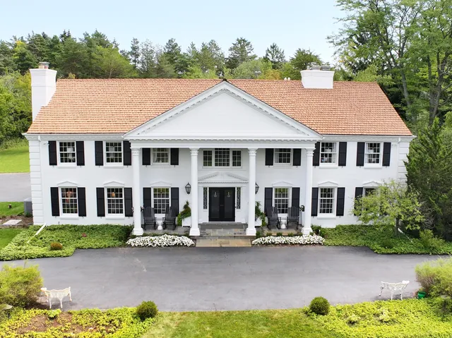 7660 North River Road, River Hills, WI 53217