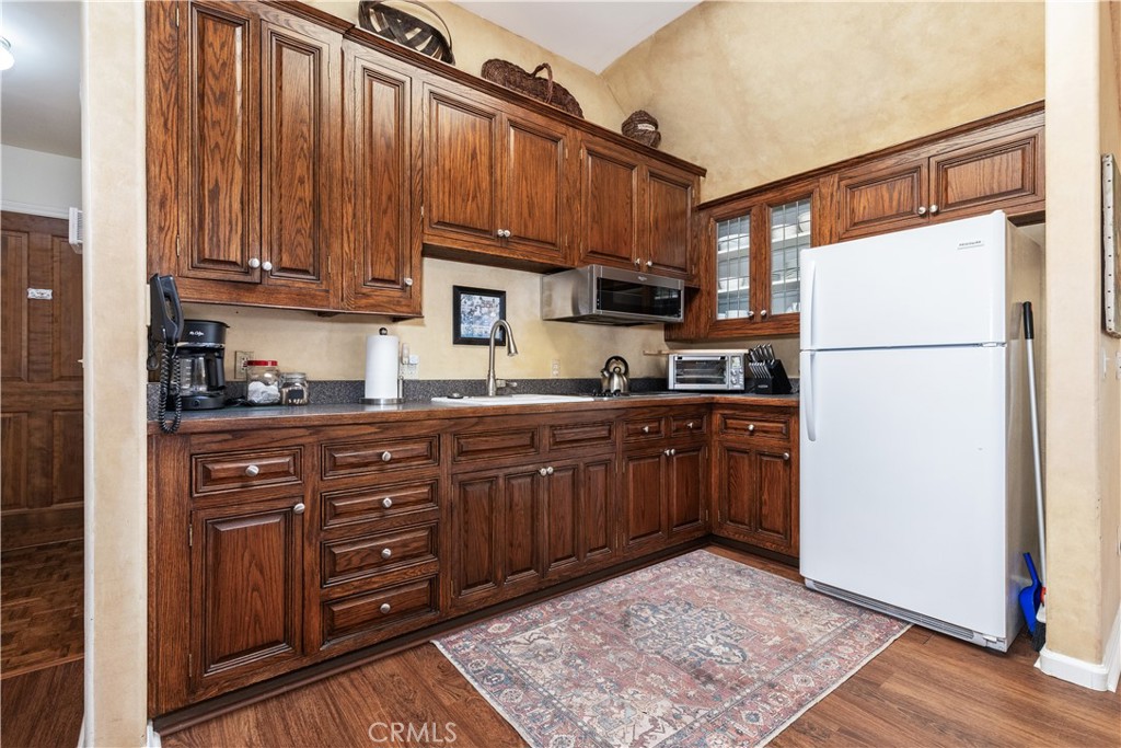 5415 Fairhills Road Paso Robles, CA 93446 - Photo 52 of 73 Kitchen facilities.