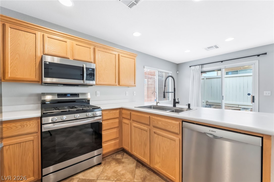 3925 Bayamon Street Las Vegas, NV 89129 - Photo 7 of 24