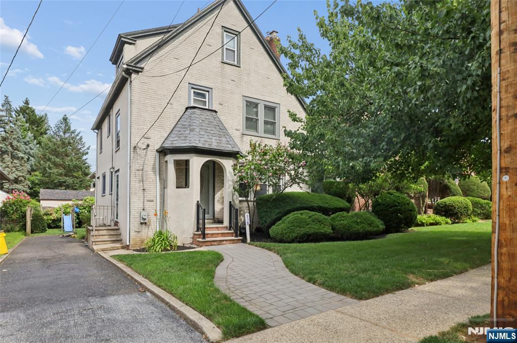 936 Red Road Teaneck, NJ 07666 - Photo 2 of 38