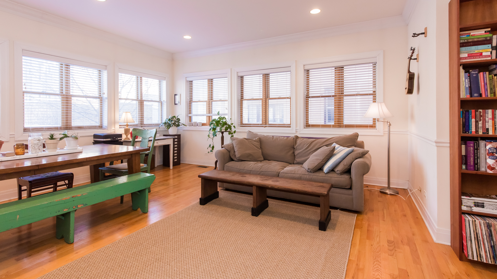 6963 North Sheridan Road, Unit 1E Chicago, IL 60626 - Photo 2 of 20 a living room with furniture and a book shelf