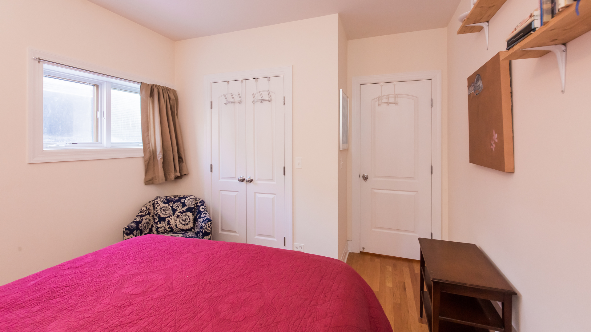 6963 North Sheridan Road, Unit 1E Chicago, IL 60626 - Photo 15 of 20 a bedroom with a bed and a window