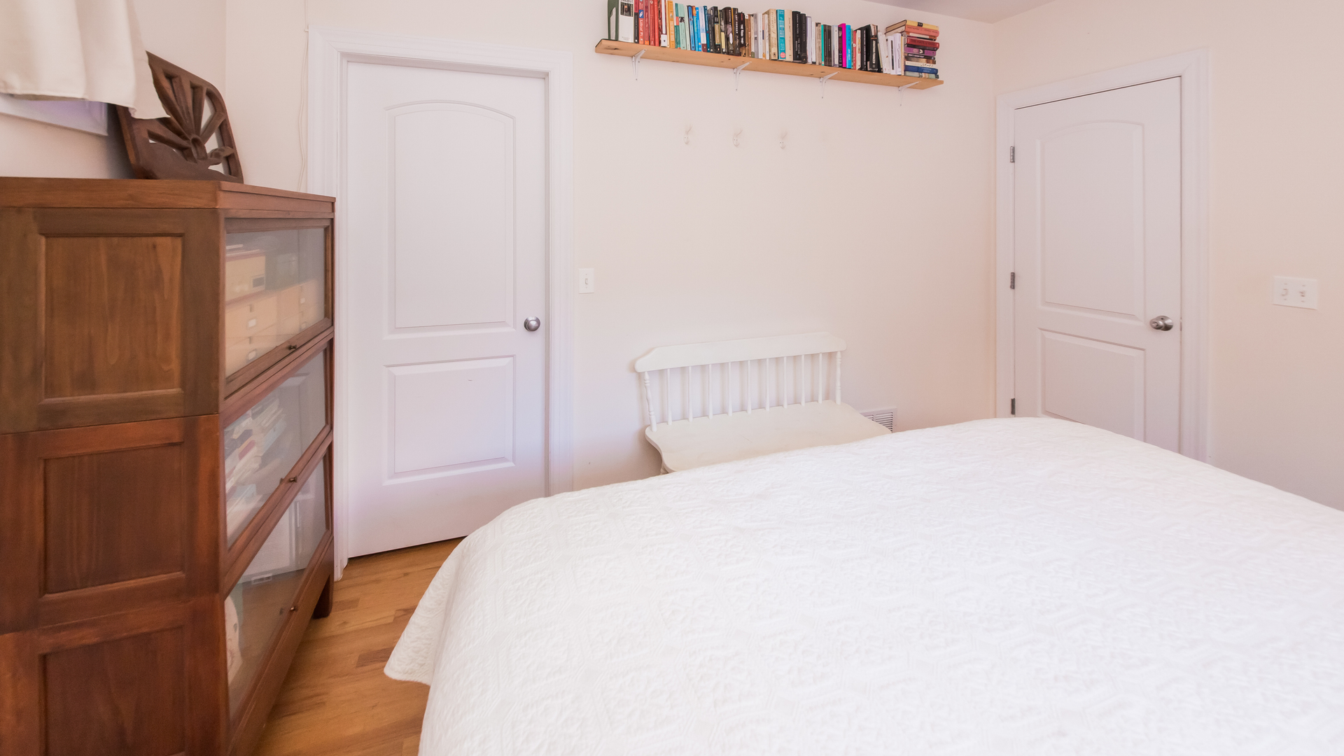 6963 North Sheridan Road, Unit 1E Chicago, IL 60626 - Photo 17 of 20 a bedroom with a bed and wooden floor