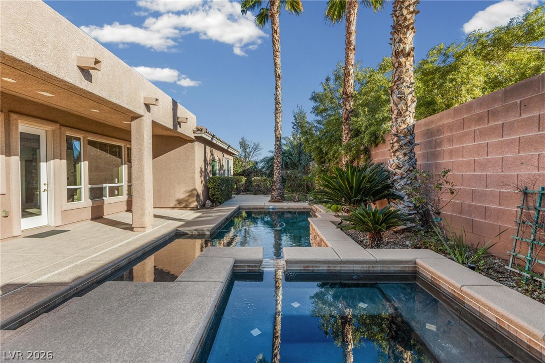 11425 Rancho Portena Avenue Las Vegas, NV 89138 - Photo 48 of 58 Combined pool / hot tub with a patio area and a fenced backyard