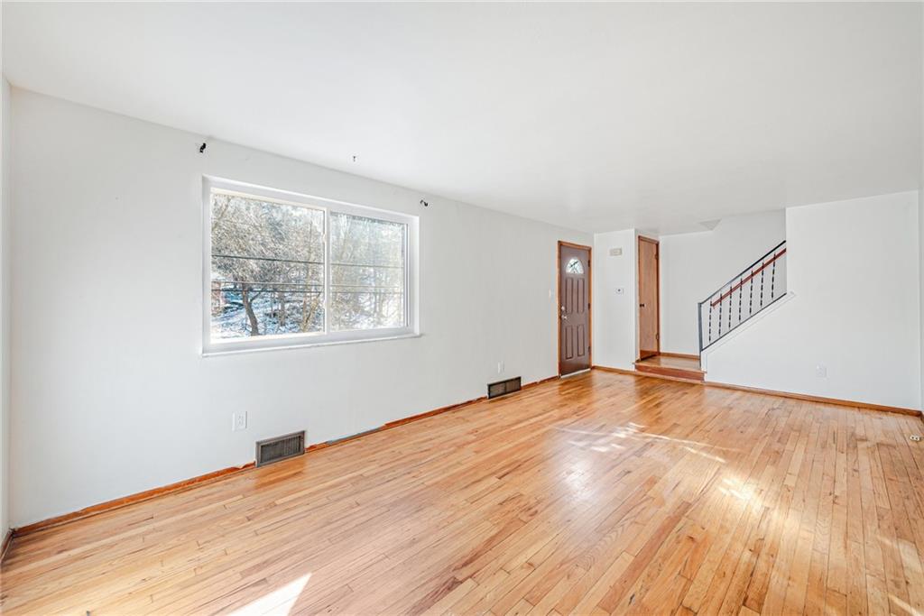 518 Long Road Pittsburgh, PA 15235 - Photo 5 of 30 Gallery Image 5