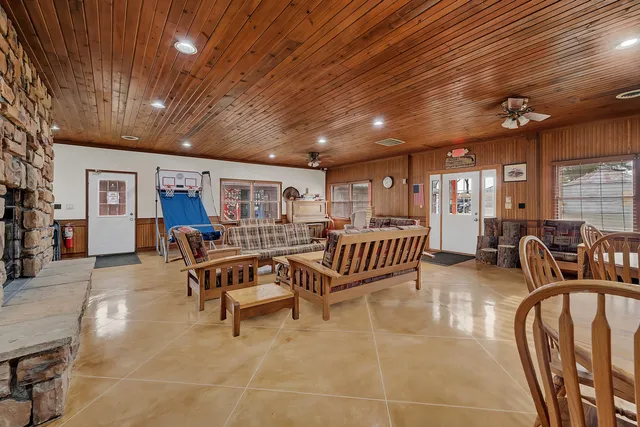 a view of utility room