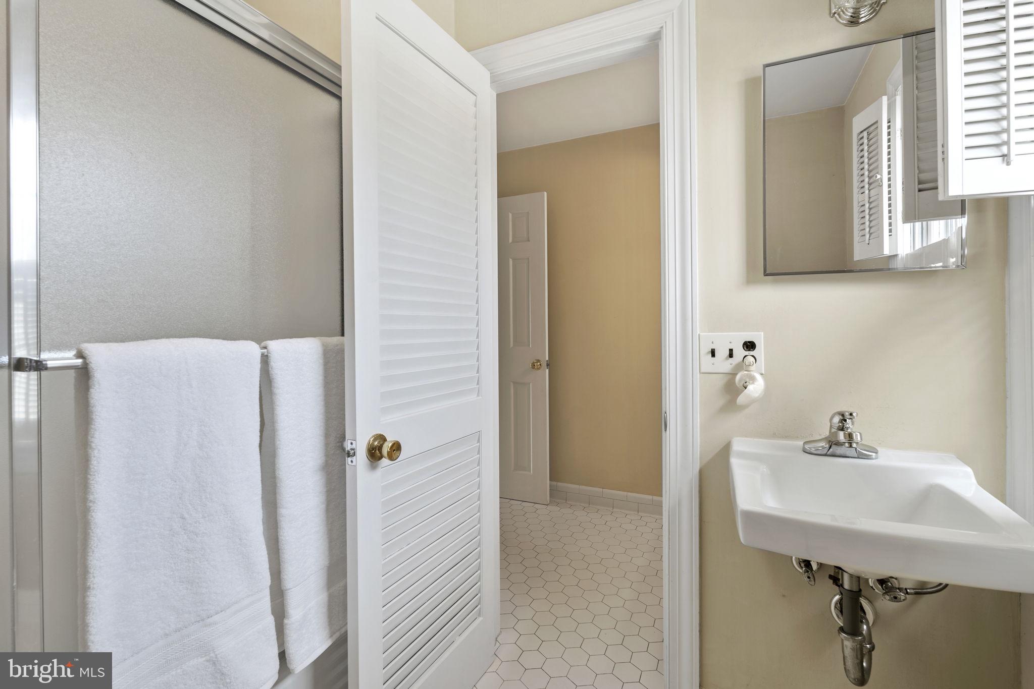 10011 Kendale Road Potomac, MD 20854 - Photo 24 of 32 Gallery Image 24