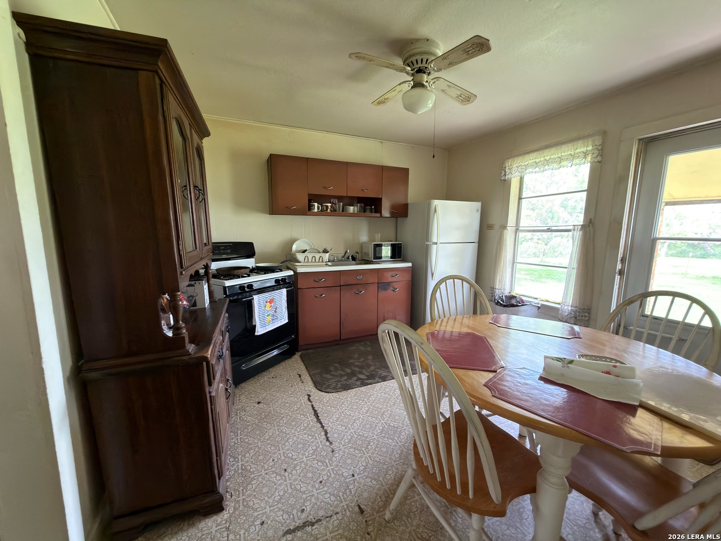 1920 Sutherland Springs Road Floresville, TX 78114 - Photo 14 of 18