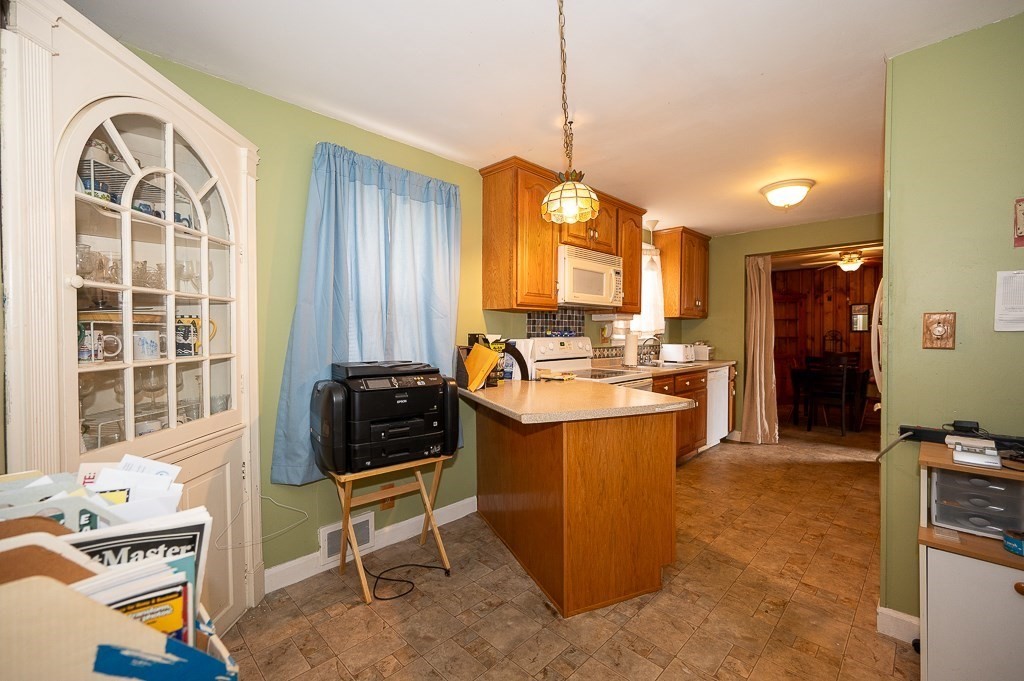 9 Claridge Road Worcester, MA 01606 - Photo 8 of 21