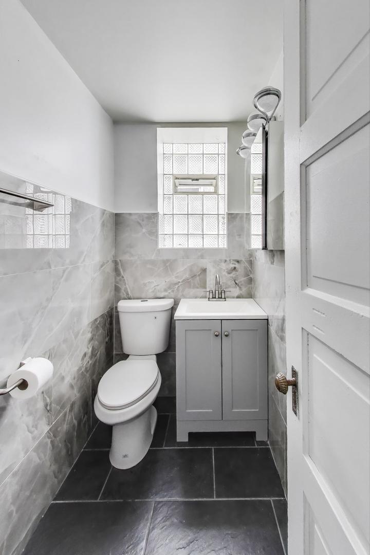 928 East 46th Street Chicago, IL 60653 - Photo 13 of 28 a bathroom with a sink toilet and shower