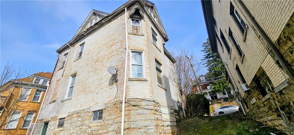 53 Carrick Avenue Pittsburgh, PA 15210 - Photo 44 of 48