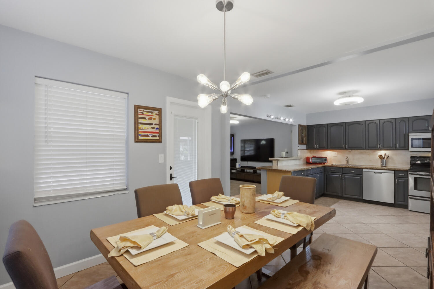 720 Northeast 7th Street Pompano Beach, FL 33060 - Photo 20 of 35 Kitchen Dining Area-020-028-1500x1000