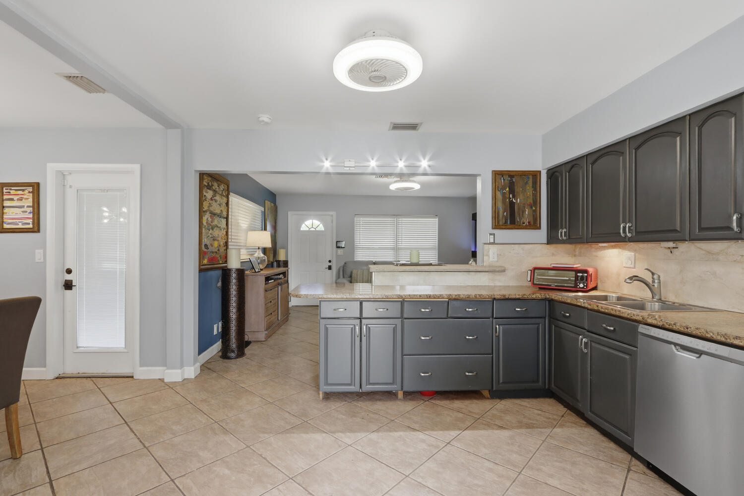 720 Northeast 7th Street Pompano Beach, FL 33060 - Photo 21 of 35 Kitchen Living Room-011-018-1500x1000