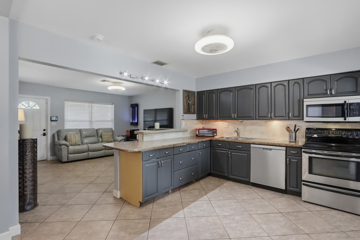 720 Northeast 7th Street Pompano Beach, FL 33060 - Photo 22 of 35 Kitchen Living Room-013-025-1500x1000