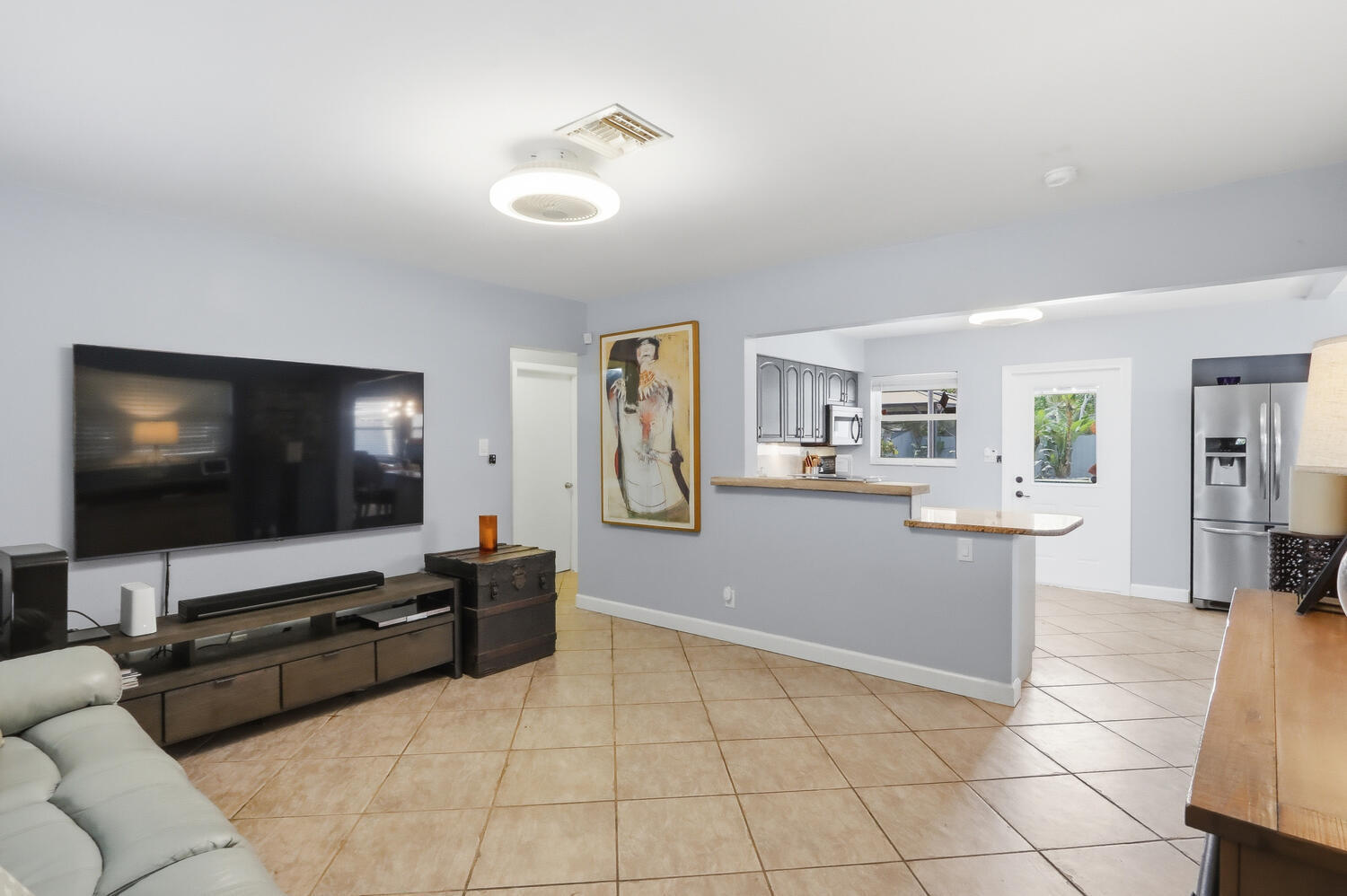 720 Northeast 7th Street Pompano Beach, FL 33060 - Photo 27 of 35 Living Room-008-023-1500x999