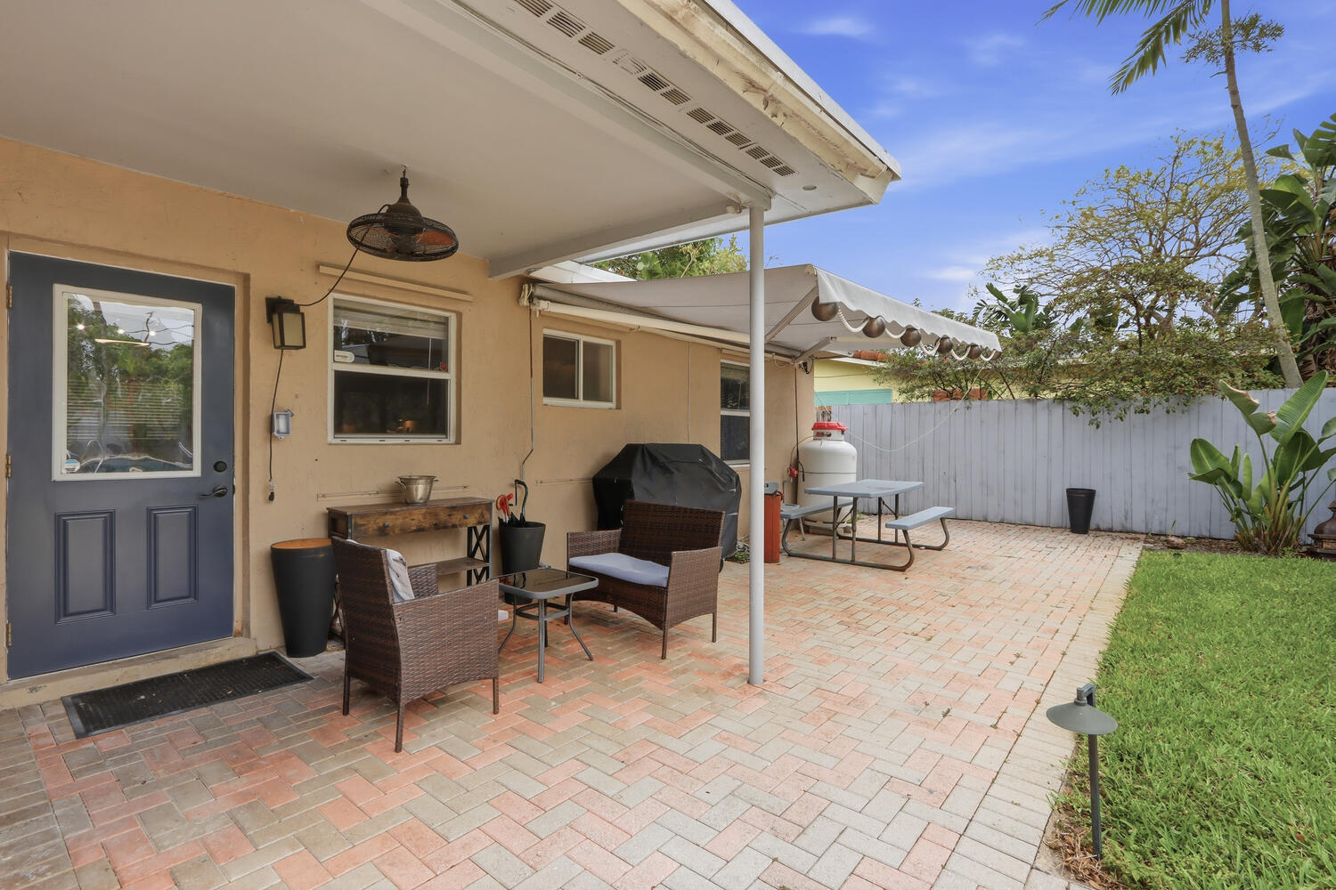 720 Northeast 7th Street Pompano Beach, FL 33060 - Photo 30 of 35 Patio Area with Awning-025-024-1500x1000