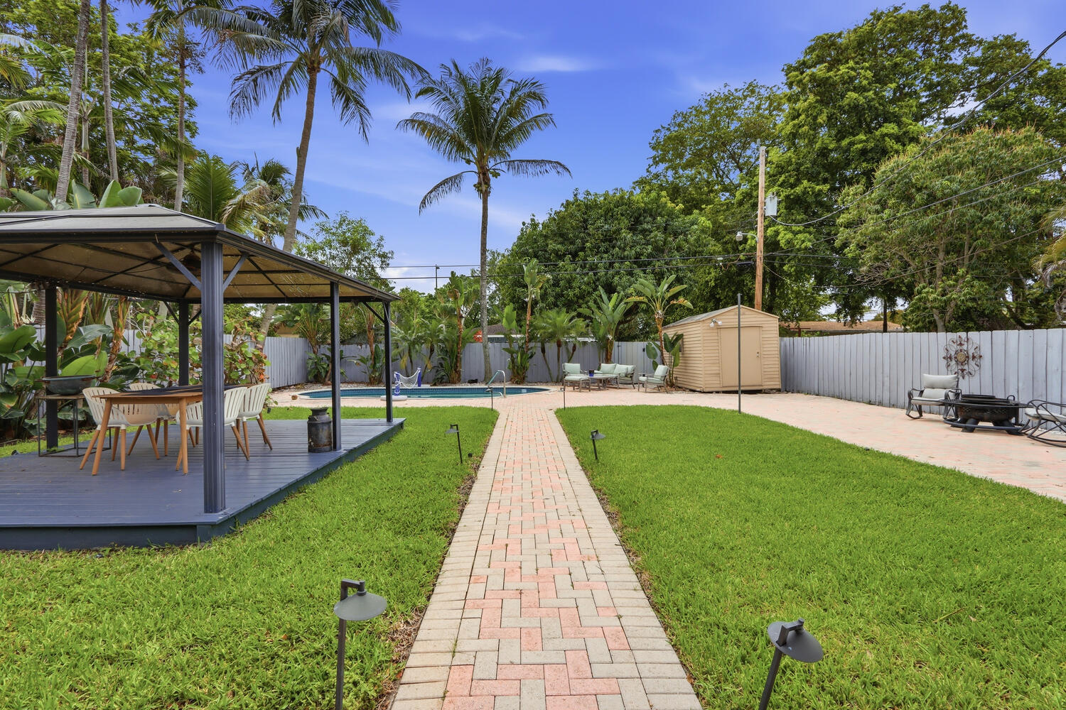 720 Northeast 7th Street Pompano Beach, FL 33060 - Photo 3 of 35 Back Exterior-028-031-1500x1000