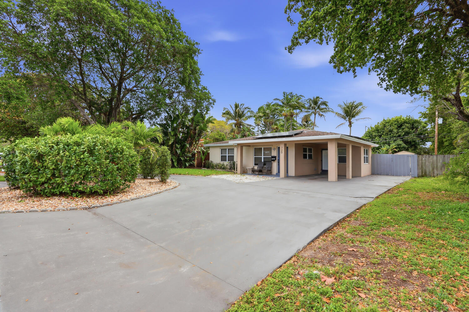 720 Northeast 7th Street Pompano Beach, FL 33060 - Photo 6 of 35 Front Exterior-005-017-1500x1000