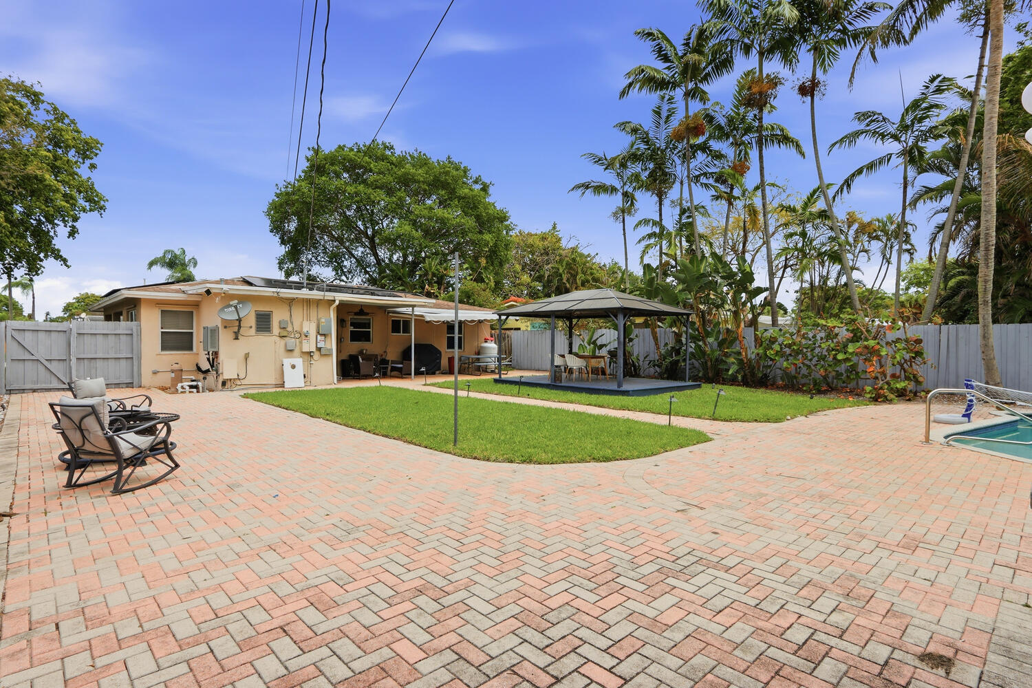 720 Northeast 7th Street Pompano Beach, FL 33060 - Photo 7 of 35 Back Exterior-030-011-1500x1000