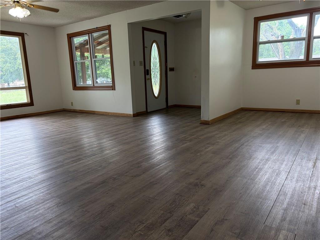 308 South 17th Street Independence, KS 67301 - Photo 8 of 28