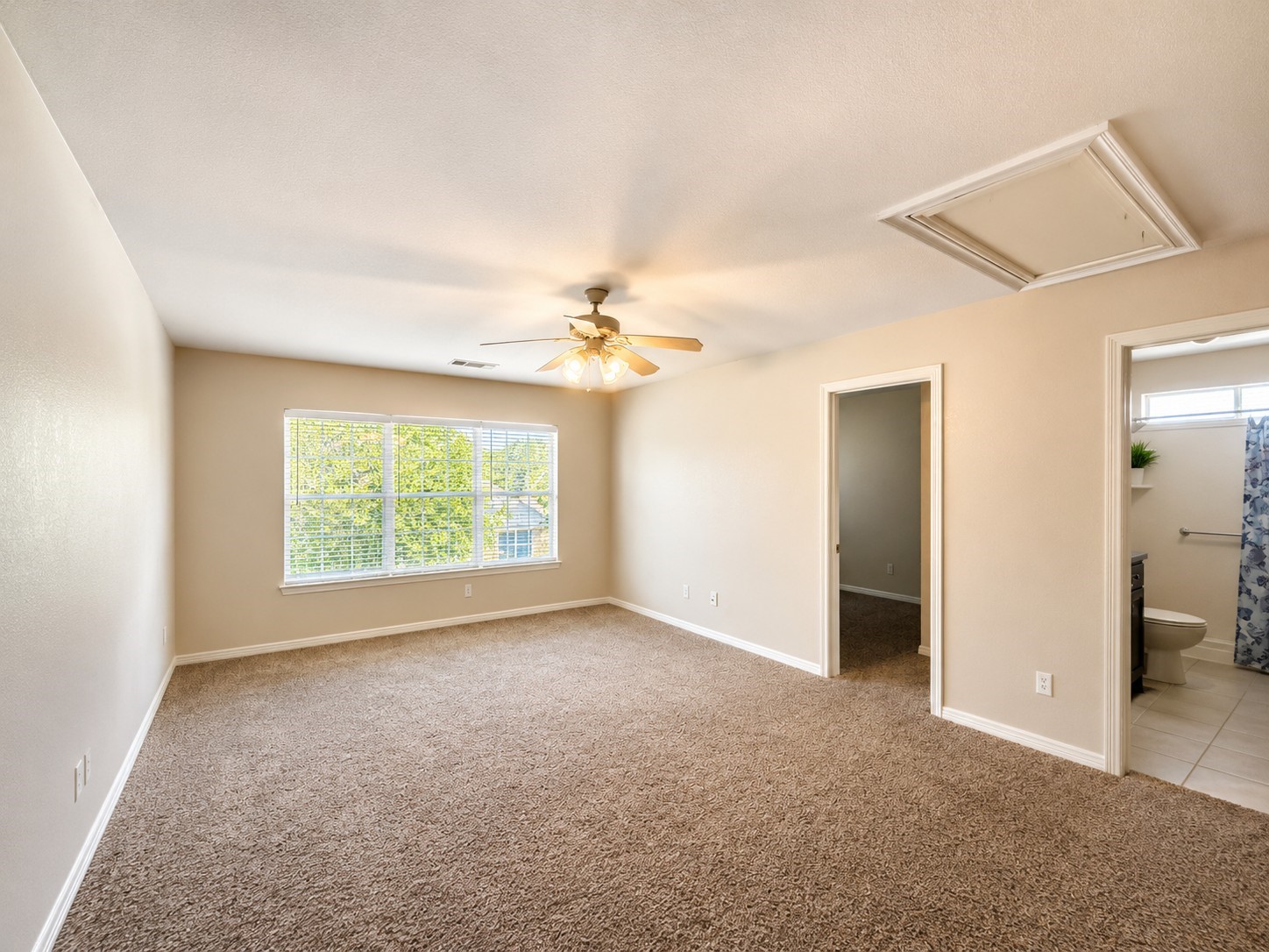 14427 Red Tailed Hawk Lane Houston, TX 77044 - Photo 4 of 7 Virtually staged