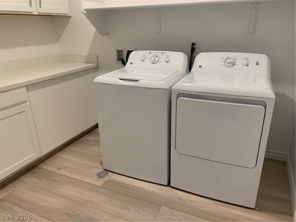 2555 Hampton Road, Unit 7109 Henderson, NV 89052 - Photo 31 of 34 Functional laundry appliances stand ready in a well-appointed utility area.