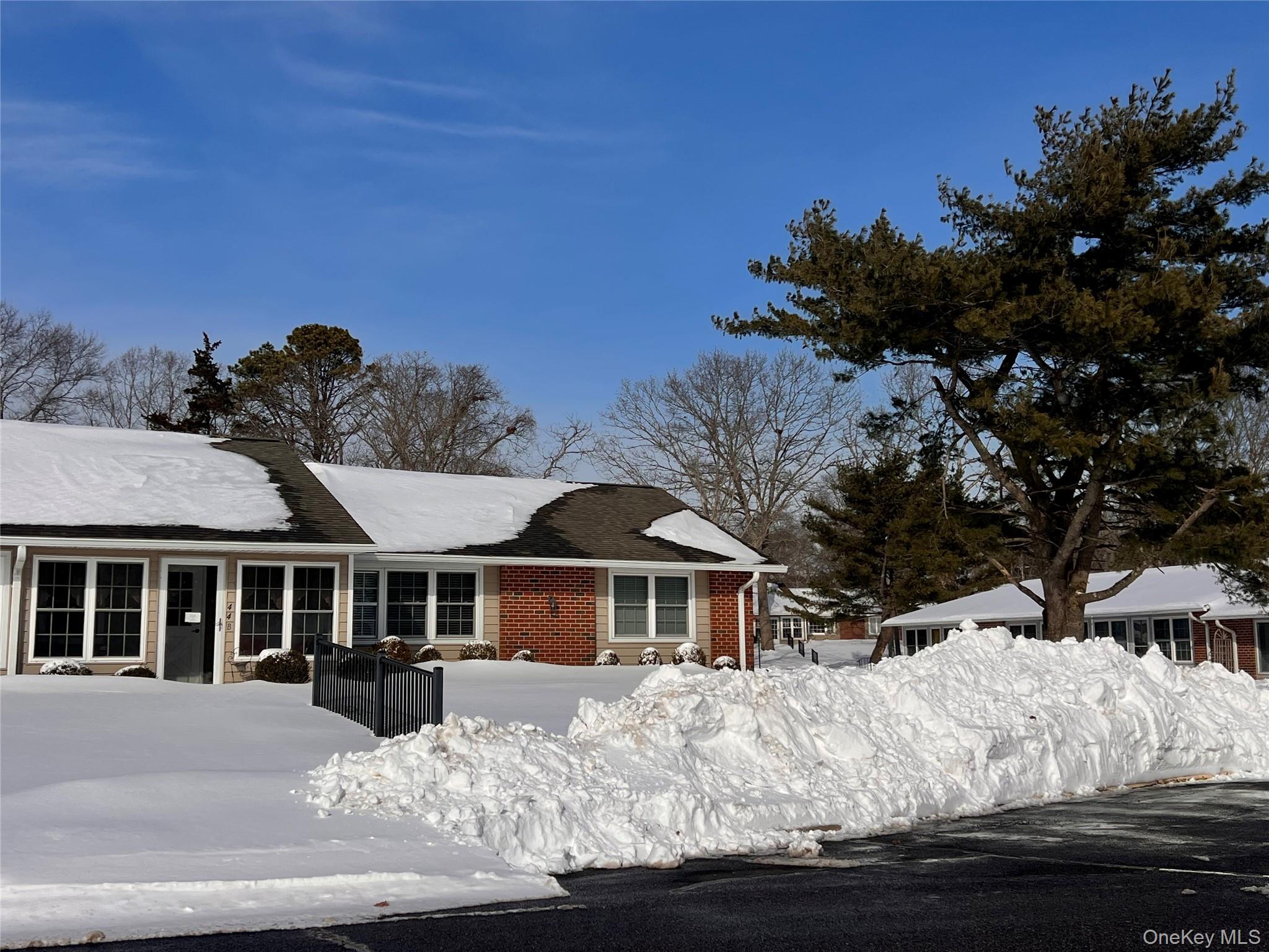 44 B Trent Court, Unit B Ridge, NY 11961 - Photo 2 of 19