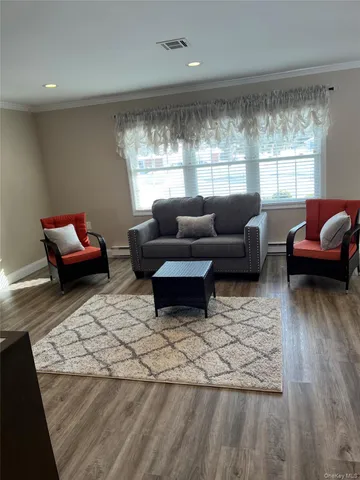 $2,800 | 44 B Trent Court, Unit B, Ridge, NY 11961