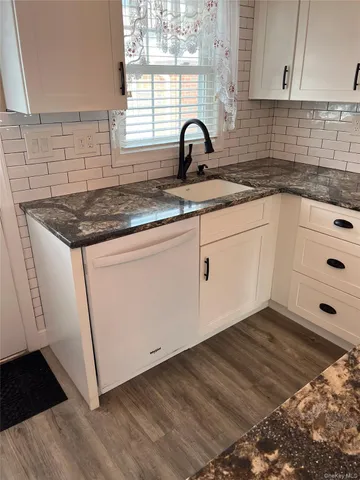 $2,800 | 44 B Trent Court, Unit B, Ridge, NY 11961